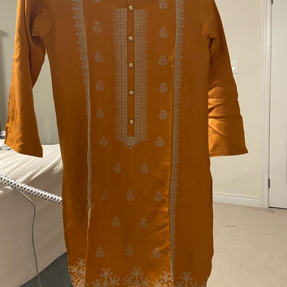 Embroidered kurta - Picture 3 of 3
